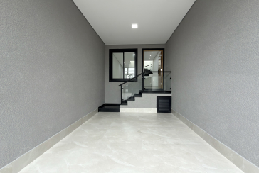 Sobrado novo à venda no Bairro do Parque Maria Domitila na Rua Edvard de Vita Godoy 256.