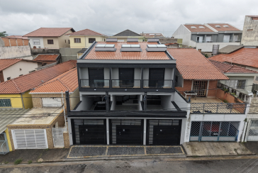 Sobrado novo à venda no Bairro do Parque Maria Domitila na Rua Edvard de Vita Godoy 256.