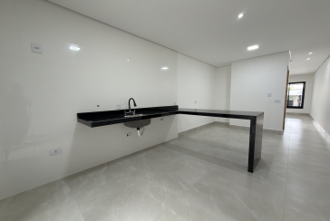 Sobrado novo à venda no Bairro do Parque Maria Domitila na Rua Edvard de Vita Godoy 256.