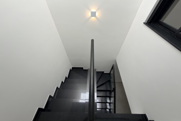 Sobrado novo à venda no Bairro do Parque Maria Domitila na Rua Edvard de Vita Godoy 256.