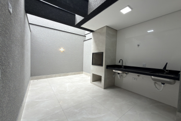 Sobrado novo à venda no Bairro do Parque Maria Domitila na Rua Edvard de Vita Godoy 256.