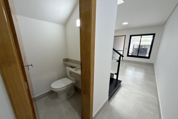 Sobrado novo à venda no Bairro do Parque Maria Domitila na Rua Edvard de Vita Godoy 256.