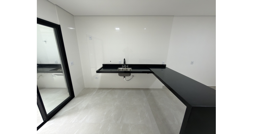 Sobrado novo à venda no Bairro do Parque Maria Domitila na Rua Edvard de Vita Godoy 256.