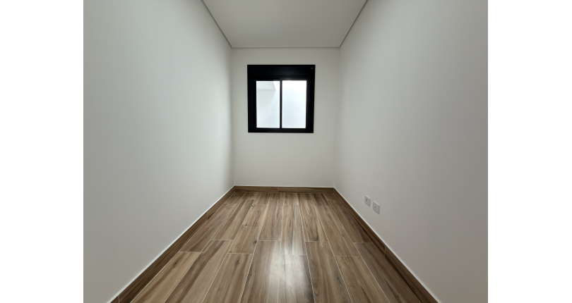 Sobrado novo à venda no Bairro do Parque Maria Domitila na Rua Edvard de Vita Godoy 256.