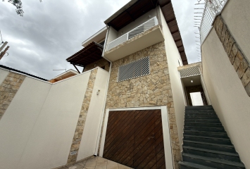 Sobrado à venda no Bairro do Jardim Santo Elias na Rua Benedito da Fonseca Rondon. 