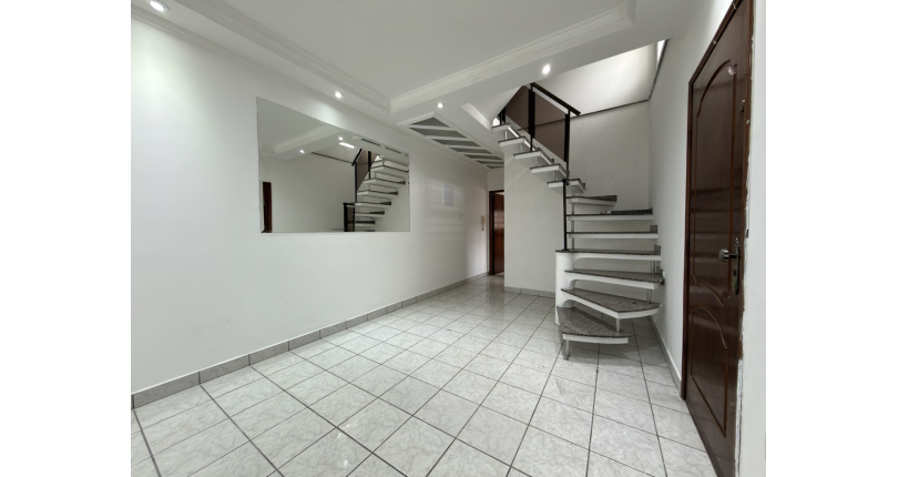 Sobrado à venda no Bairro do Jardim Santo Elias na Rua Benedito da Fonseca Rondon. 