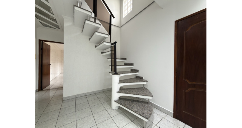 Sobrado à venda no Bairro do Jardim Santo Elias na Rua Benedito da Fonseca Rondon. 