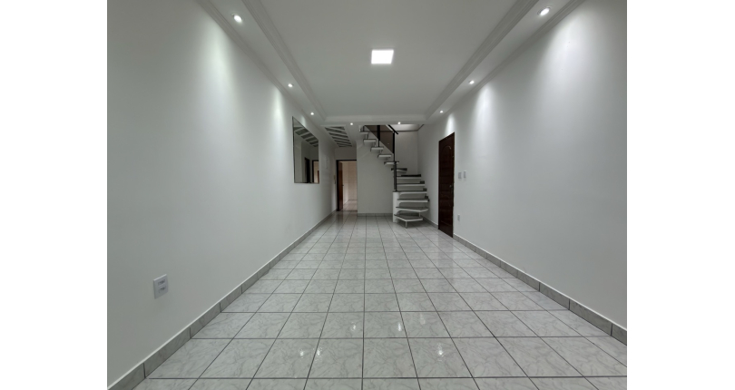 Sobrado à venda no Bairro do Jardim Santo Elias na Rua Benedito da Fonseca Rondon. 