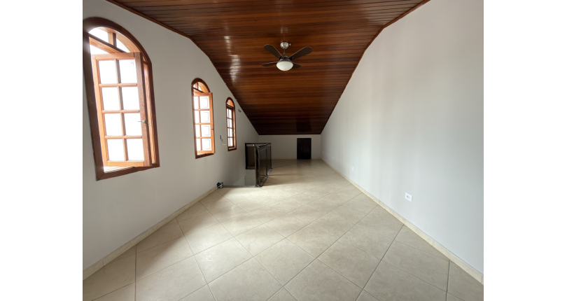 Sobrado à venda no Bairro do Jardim Santo Elias na Rua Benedito da Fonseca Rondon. 