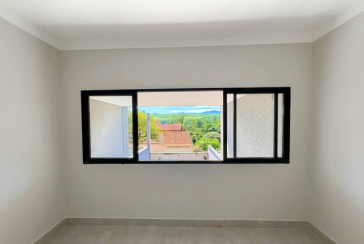 Sobrado novo à venda no Bairro da Chácara Jaraguá na Rua Rio Grande da Serra