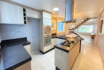 Sobrado à venda no Bairro do Parque Maria Domitila na Rua Manuel de Oliveira Rocha