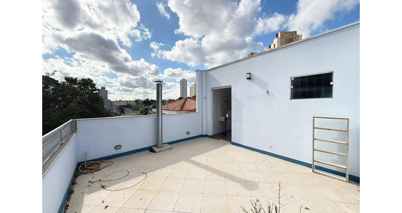 Sobrado à venda no Bairro do Parque Maria Domitila na Rua Manuel de Oliveira Rocha