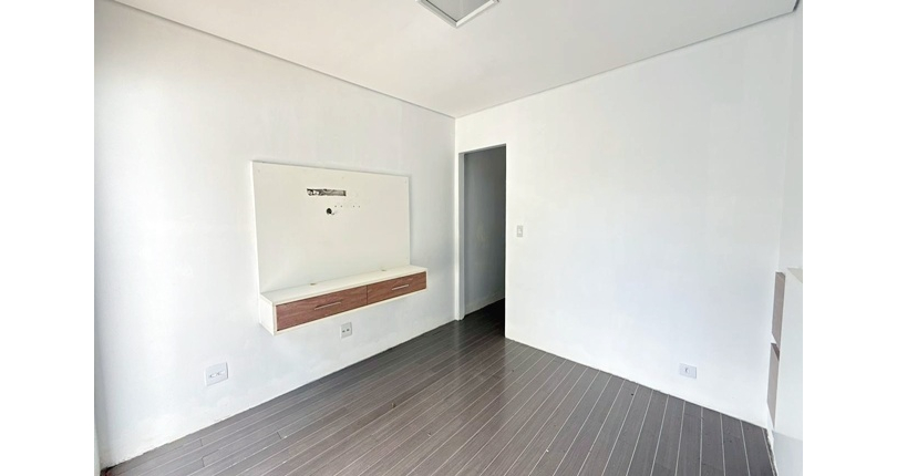 Sobrado à venda no Bairro do Parque Maria Domitila na Rua Manuel de Oliveira Rocha