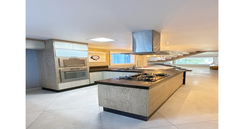 Sobrado à venda no Bairro do Parque Maria Domitila na Rua Manuel de Oliveira Rocha