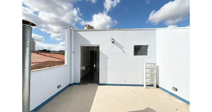 Sobrado à venda no Bairro do Parque Maria Domitila na Rua Manuel de Oliveira Rocha