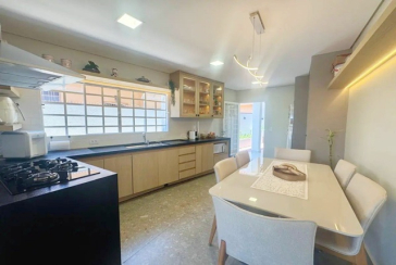 Sobrado à venda no Bairro do Parque São Domingos na Rua Luís Filgueira Souto,