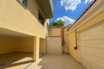  Sobrado à venda no Bairro do Jardim São Ricardo na Rua Emílio Vendrell,