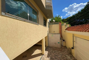  Sobrado à venda no Bairro do Jardim São Ricardo na Rua Emílio Vendrell,