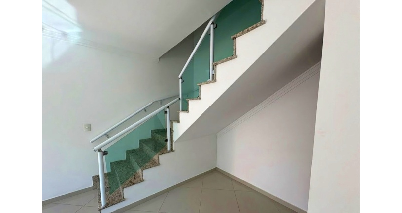  Sobrado à venda no Bairro do Jardim São Ricardo na Rua Emílio Vendrell,