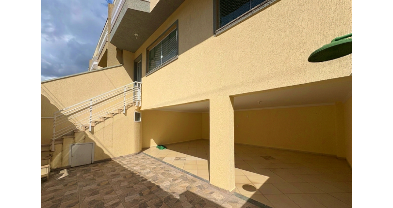  Sobrado à venda no Bairro do Jardim São Ricardo na Rua Emílio Vendrell,