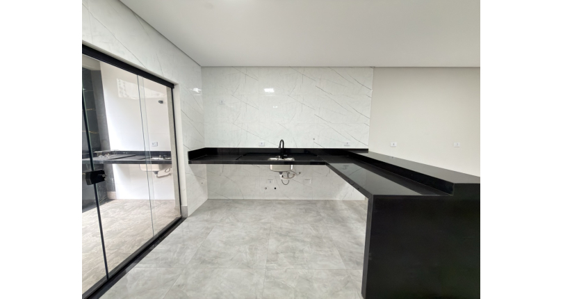 Sobrado novo com conceito aberto à venda no Bairro do Parque São Domingos na Avenida Joaquim de Magalhães 155