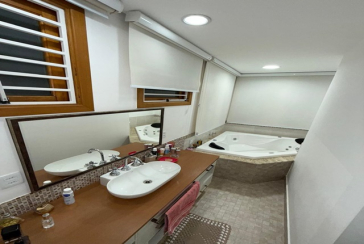 Casa assobradada à venda no Bairro da Vila Primavera na Rua Clara Parente