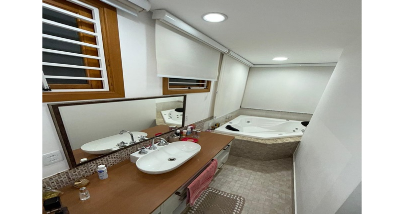 Casa assobradada à venda no Bairro da Vila Primavera na Rua Clara Parente