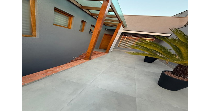 Casa assobradada à venda no Bairro da Vila Primavera na Rua Clara Parente