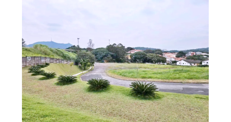 Terreno à venda no Bairro do Jardim Regina na Rua Castanha do Maranhão, 