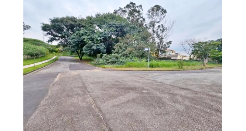 Terreno à venda no Bairro do Jardim Regina na Rua Castanha do Maranhão, 