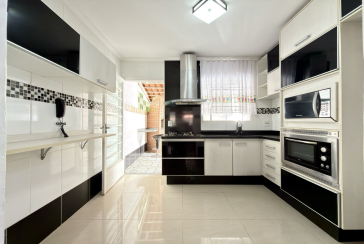  Lindo Sobrado à venda no Bairro do Jaraguá na Rua Professor Nobil Marcacini 39