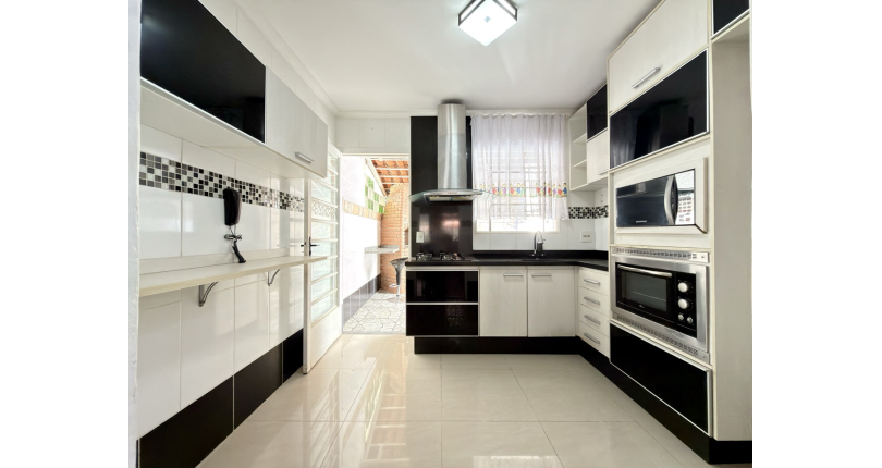  Lindo Sobrado à venda no Bairro do Jaraguá na Rua Professor Nobil Marcacini 39