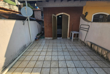 Sobrado à venda no Bairro do Jardim Mutinga na Rua Belo Jardim,