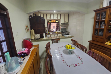 Sobrado à venda no Bairro do Jardim Mutinga na Rua Belo Jardim,