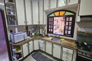 Sobrado à venda no Bairro do Jardim Mutinga na Rua Belo Jardim,