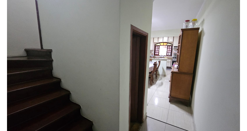 Sobrado à venda no Bairro do Jardim Mutinga na Rua Belo Jardim,