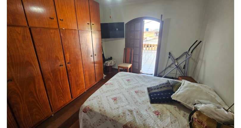 Sobrado à venda no Bairro do Jardim Mutinga na Rua Belo Jardim,