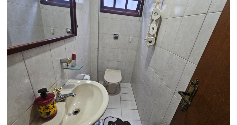 Sobrado à venda no Bairro do Jardim Mutinga na Rua Belo Jardim,