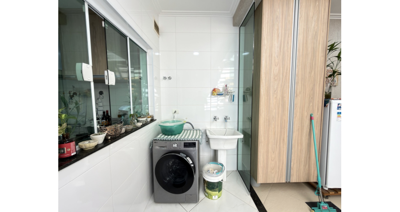 Sobrado Semi-Novo à venda no Parque São Domingos na Rua Homero Sales,