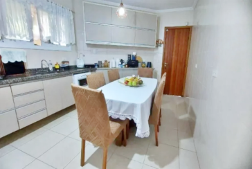 Sobrado à venda no Bairro do Jardim Marisa na Rua Avelino Ginjo