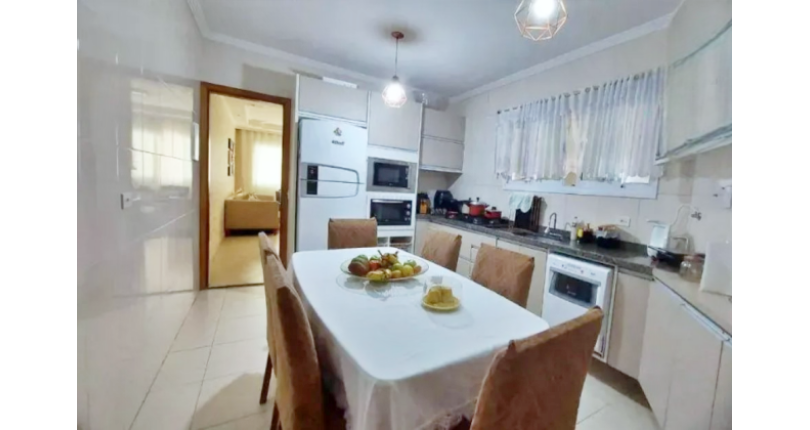 Sobrado à venda no Bairro do Jardim Marisa na Rua Avelino Ginjo