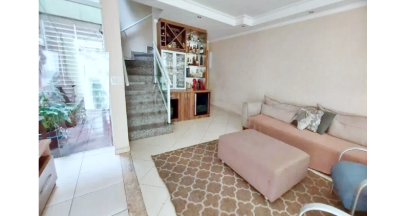 Sobrado à venda no Bairro do Jardim Marisa na Rua Avelino Ginjo