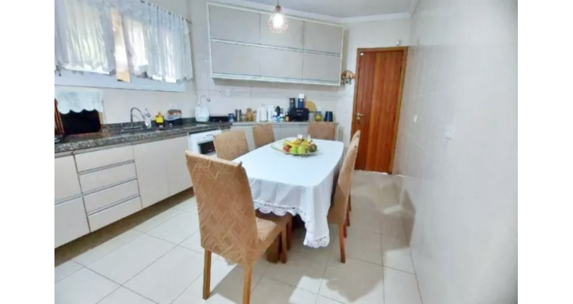 Sobrado à venda no Bairro do Jardim Marisa na Rua Avelino Ginjo