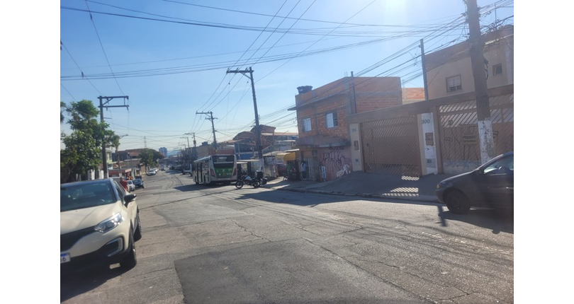 Terreno à venda no Bairro da Vila Santa Edwiges na Rua Agamenon Magalhães,