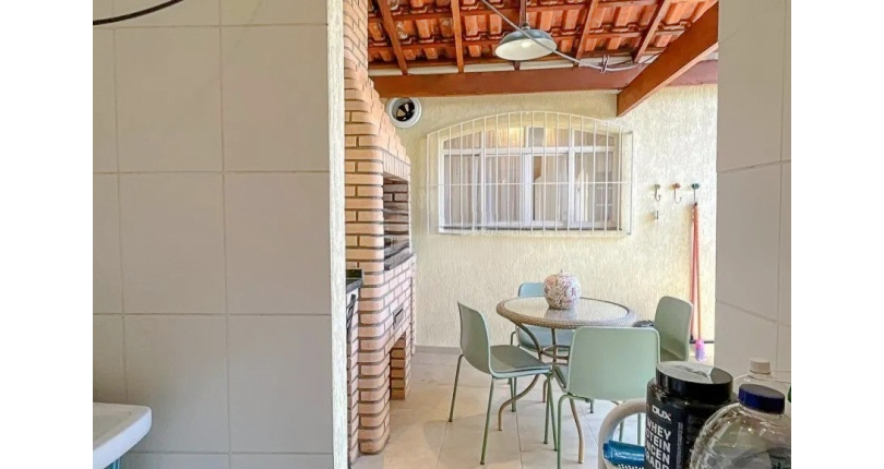  Sobrado à venda no Bairro do Jardim Santo Elias na Rua Francisco Coelho