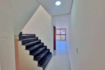 Belo Sobrado novo à venda no Bairro da Vila Catupia na Rua Tapendi 186