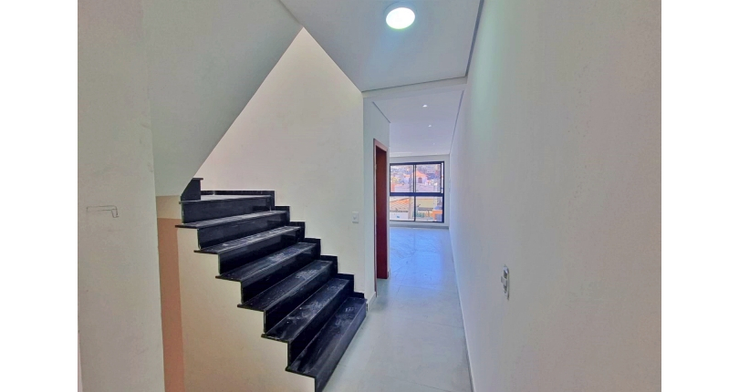 Belo Sobrado novo à venda no Bairro da Vila Catupia na Rua Tapendi 186