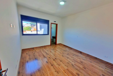 Sobrado novo à venda no Bairro da Vila Catupia na Rua Tapendi 192
