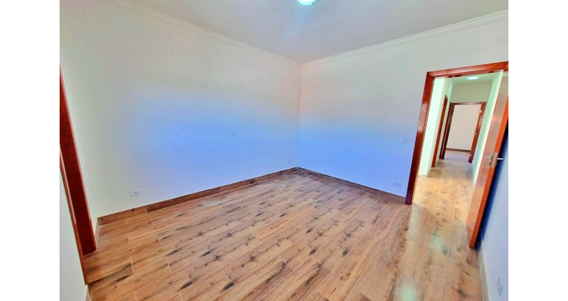 Sobrado novo à venda no Bairro da Vila Catupia na Rua Tapendi 192