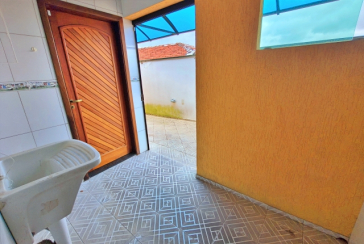 Casa assobradada à venda na Vila Pirituba na Rua Carlos Malheiro Dias
